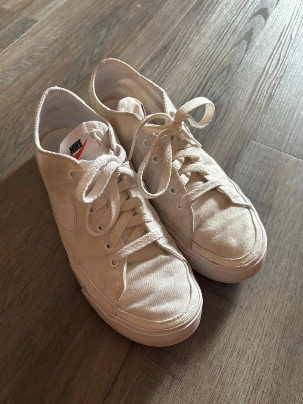 Canvas Nike Sneakers - dirty